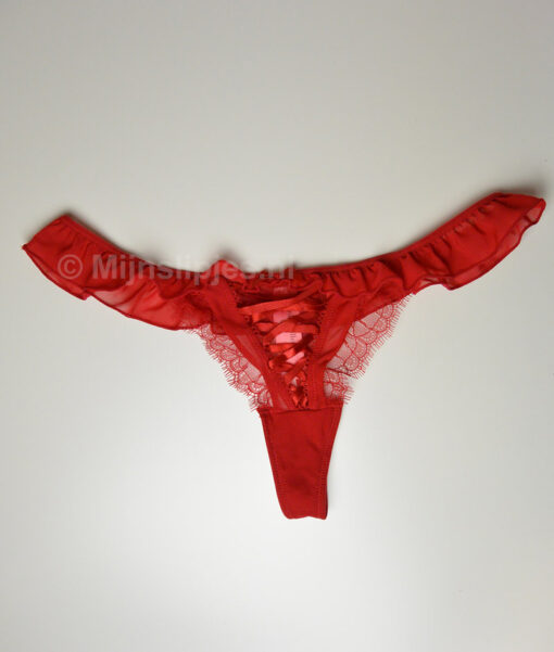 Leuke Rode String met Veters