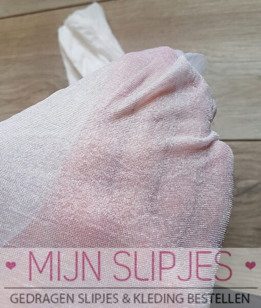 Gedragen 40 denier witte glans panty