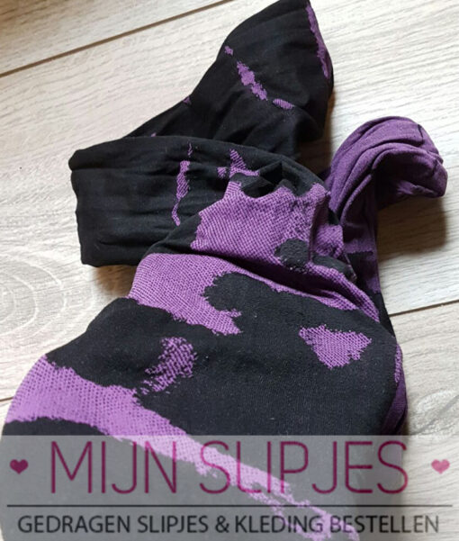 Gedragen 60 denier panty graffiti motief
