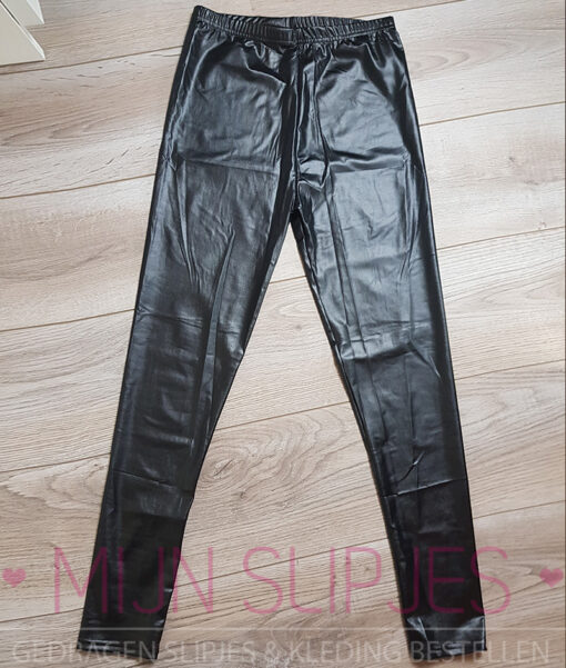 Gedragen wetlook legging