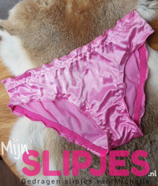 Heerlijke superzachte satijnen roze slip