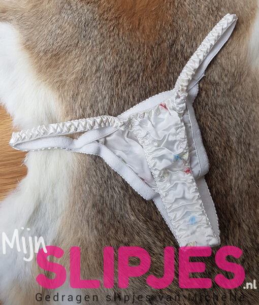 Lekker gedragen wit zijden stringetje met kleine hartjes motief - Afbeelding 3