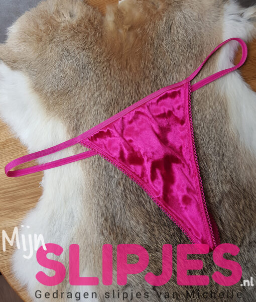 Satijnen roze string lekker gedragen door mij