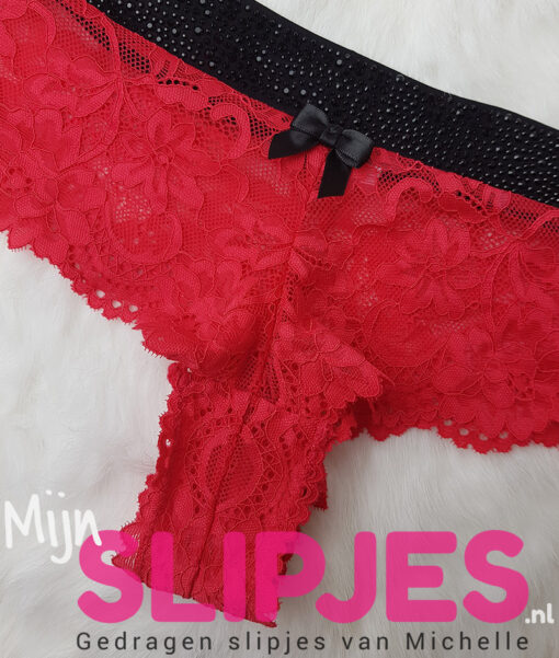 Mijn slipje van rood luxe kant voor jou gedragen - Afbeelding 2