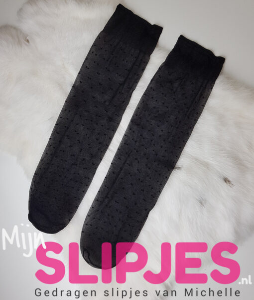 Zwarte pantykousen met stipjes gedragen voor jou