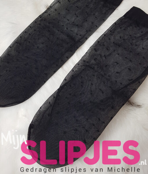 Zwarte pantysokjes met stipjes gedragen voor jou - Afbeelding 2